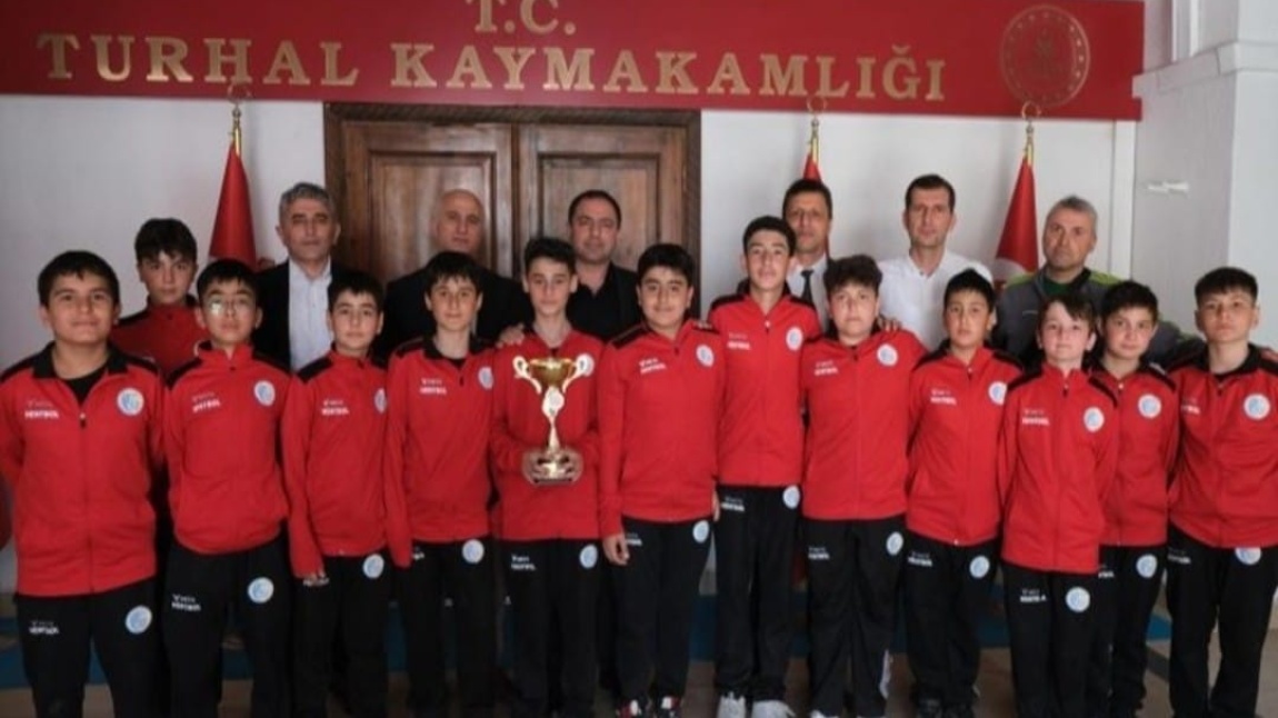 Türkiye Şampiyonu Takımımızın İlçe Kaymakamı Sayın Turan SOĞUKOLUK'a  Ziyareti